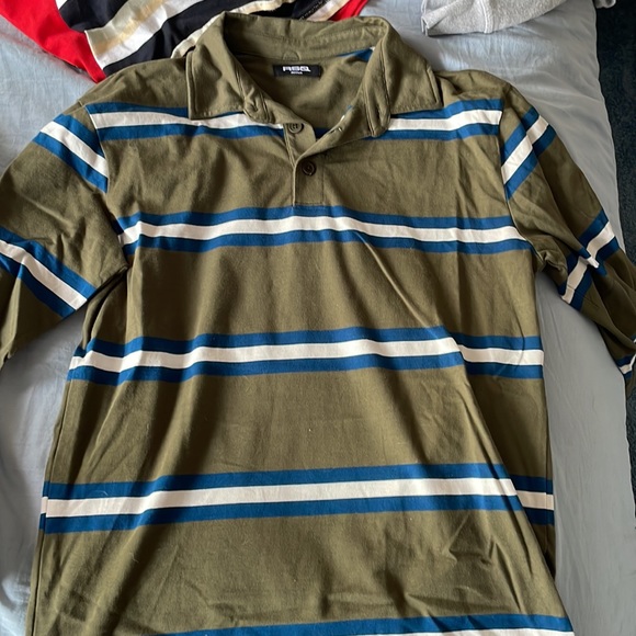 RSQ LONG SLEEVE COLLARD QUARTER BUTTON - Picture 2 of 3